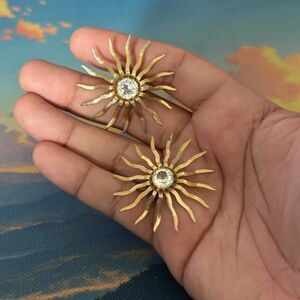 Vintage Sarah Coventry Star Sun Burst Clip On Earrings Pair